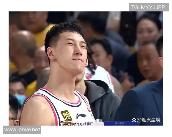 足球场偶遇CBA球员事件回顾 足球场偶遇CBA球员事件回顾